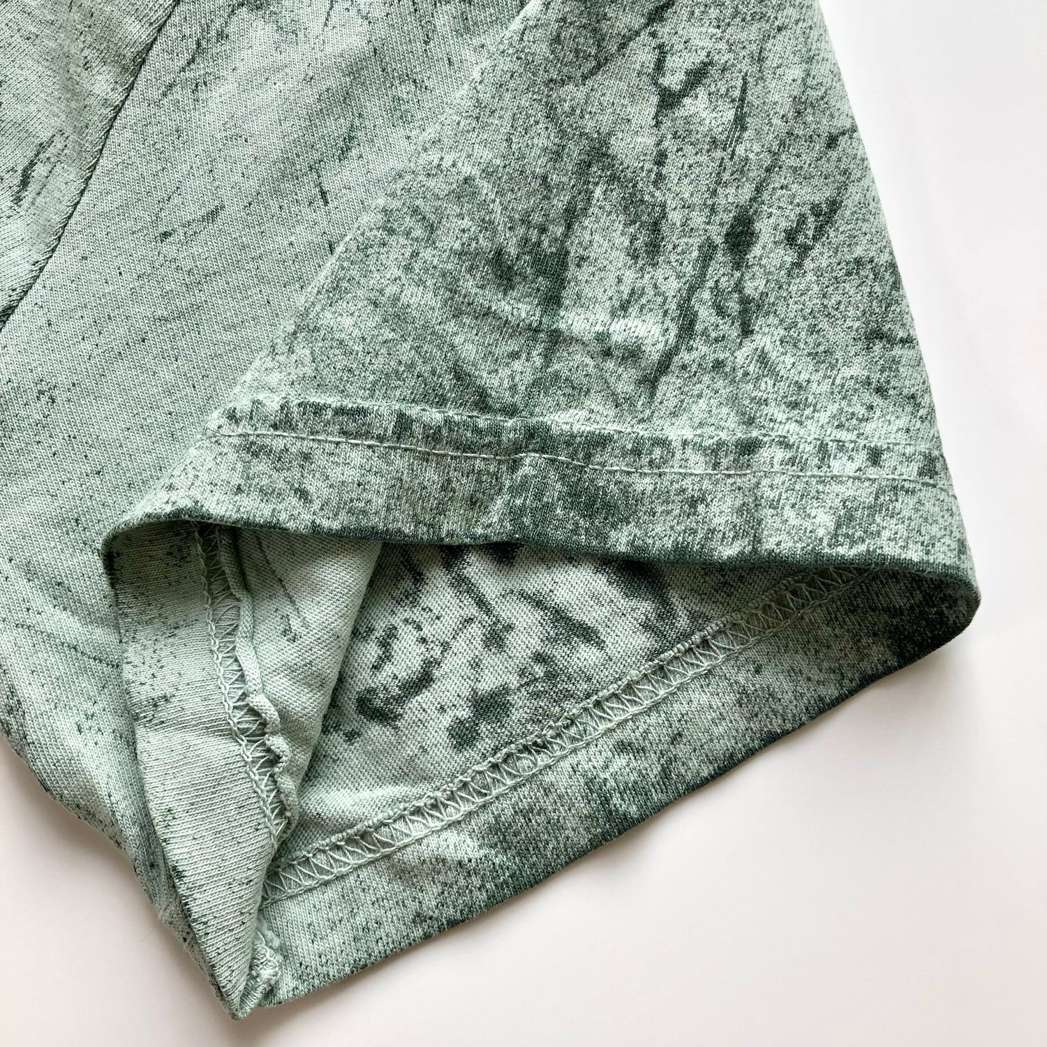 Soft USA Premium Cotton Relaxed Heavyweight Eco Dye Fern Color Blast T-shirt Sleeve Hem 